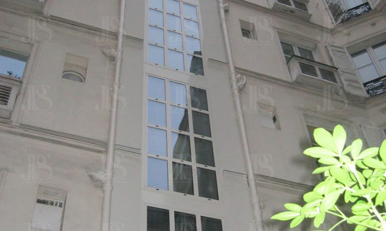 Façade de bâtiment extérieur en verre, JPS serrurier, JPS serrurier