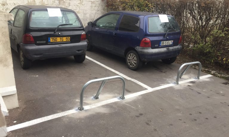 Barrière de parking rabattable en acier, JPS serrurier